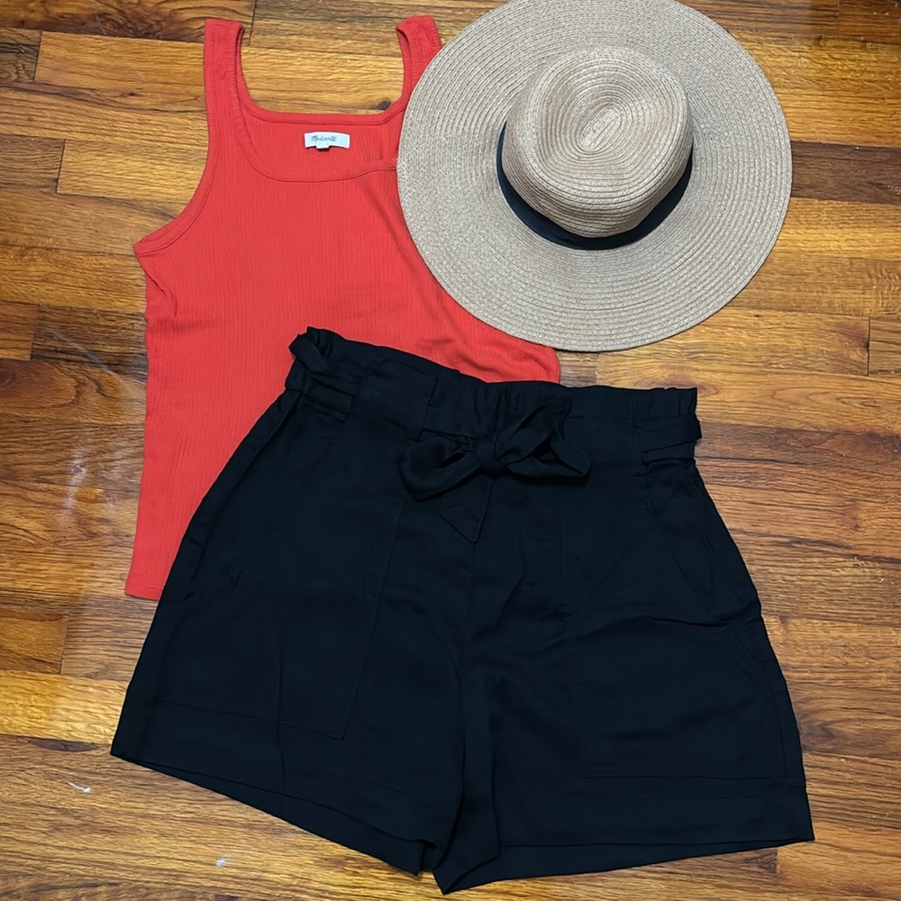 NWOT Black Paperbag Dress Shorts - size 8